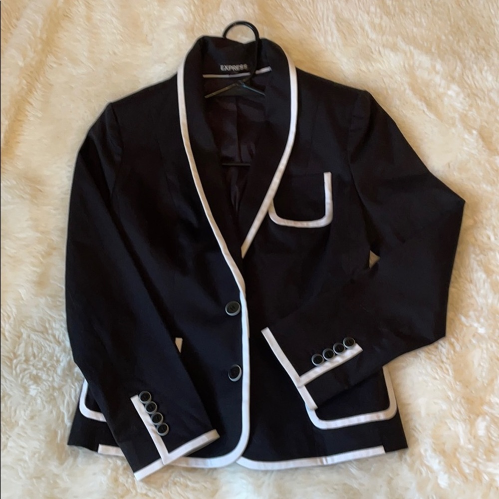 Blazer - Picture 3 of 5
